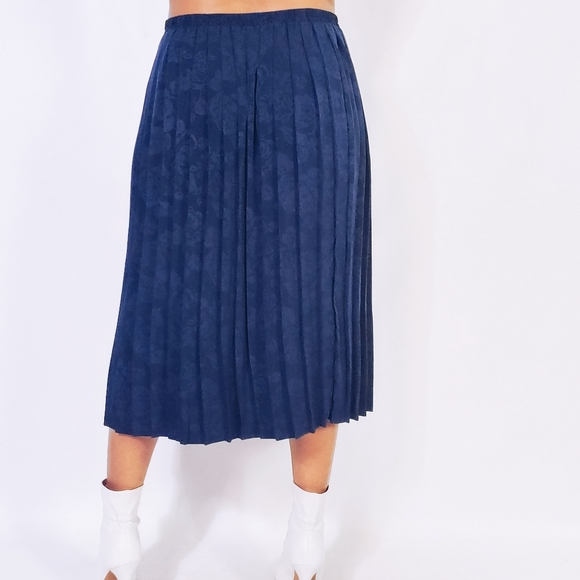 Pleated Floral Skirt - Picture 3 of 6